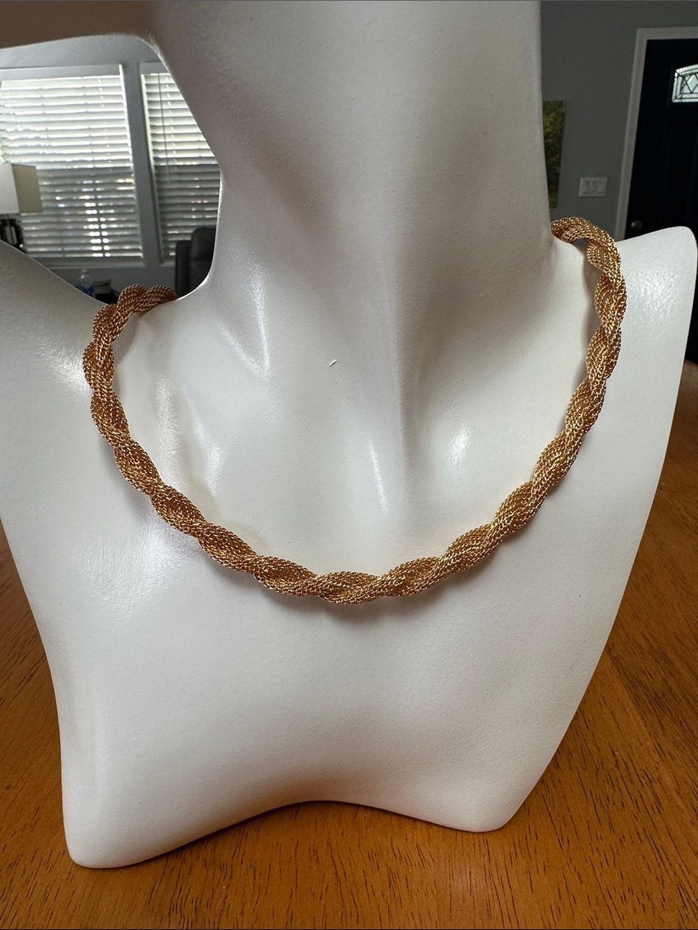Avon goldtone rope chain. 18”. 80’s vintage. Classic